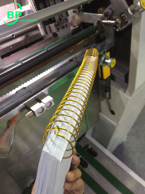 Máquina de atascamiento semi automática de espiral del metal SSB420 para el cuaderno con la función de cerradura de la bobina