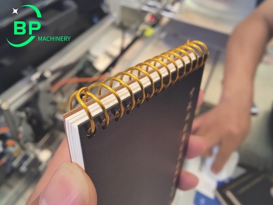 Punzonadora PBS420 de Binding&amp;hole del bosquejo del cuaderno del espiral automático del metal con la función de cerradura de la bobina